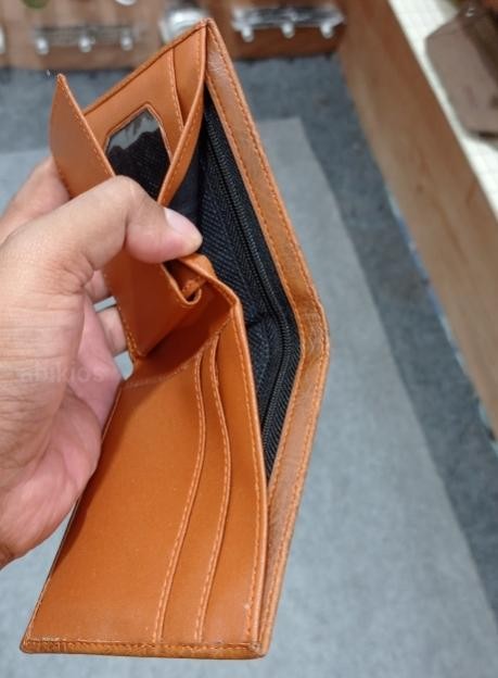 Produk Dompet Pria Pendek Slim Horizontal Resleting dalam - Cokelat (10x8 Cm)