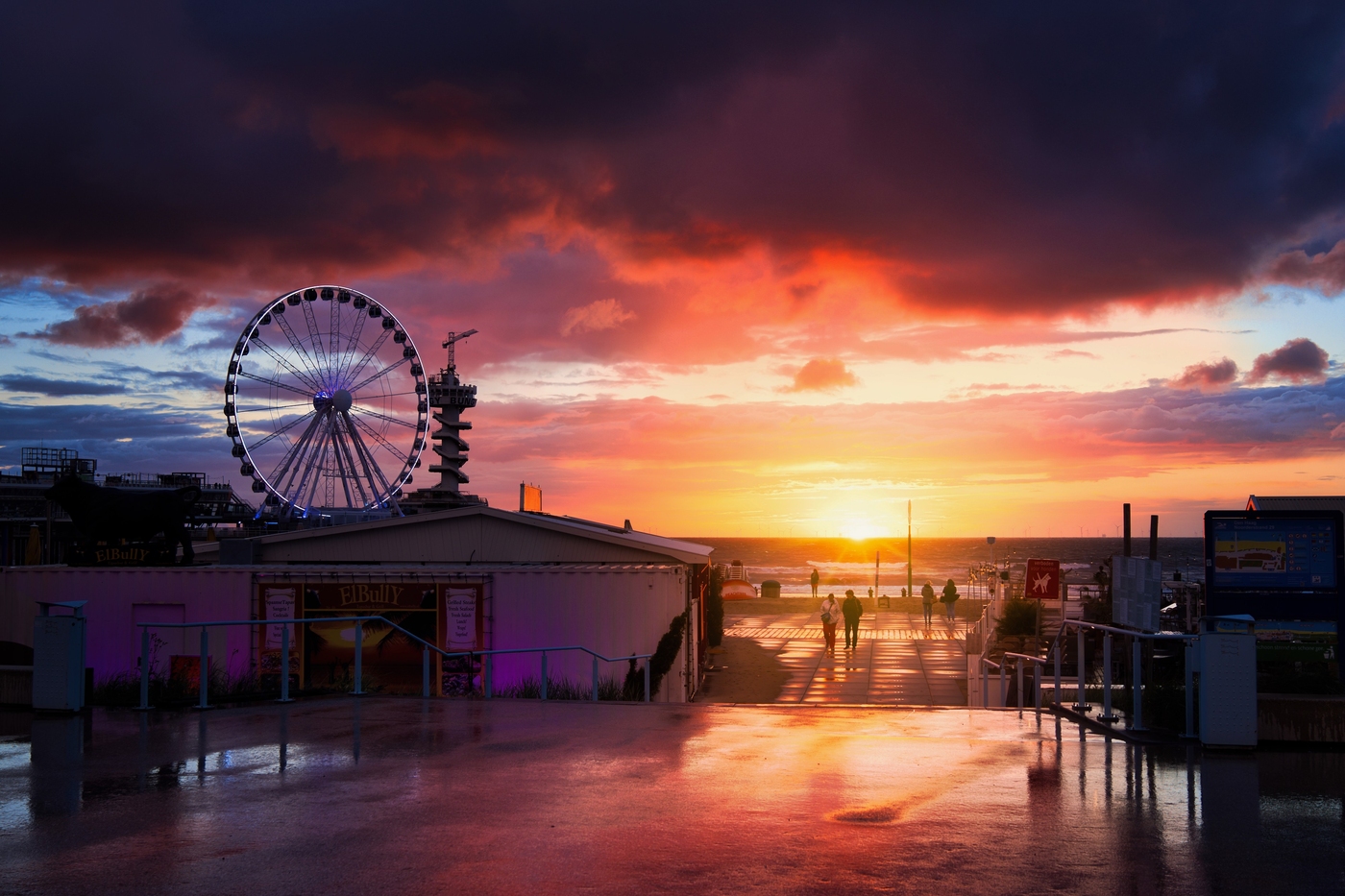 Solnedgång över De Pier