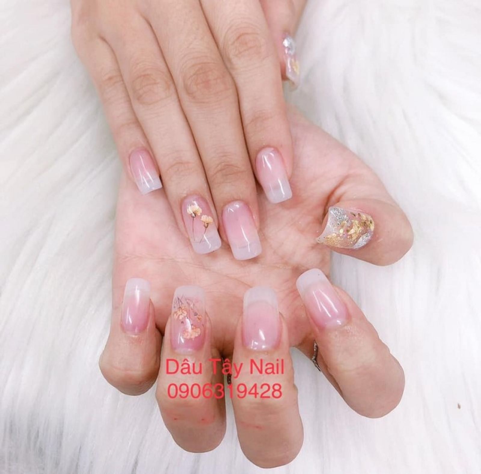 Top 11 mẫu nail dâu tây ngọt ngào không thể bỏ qua