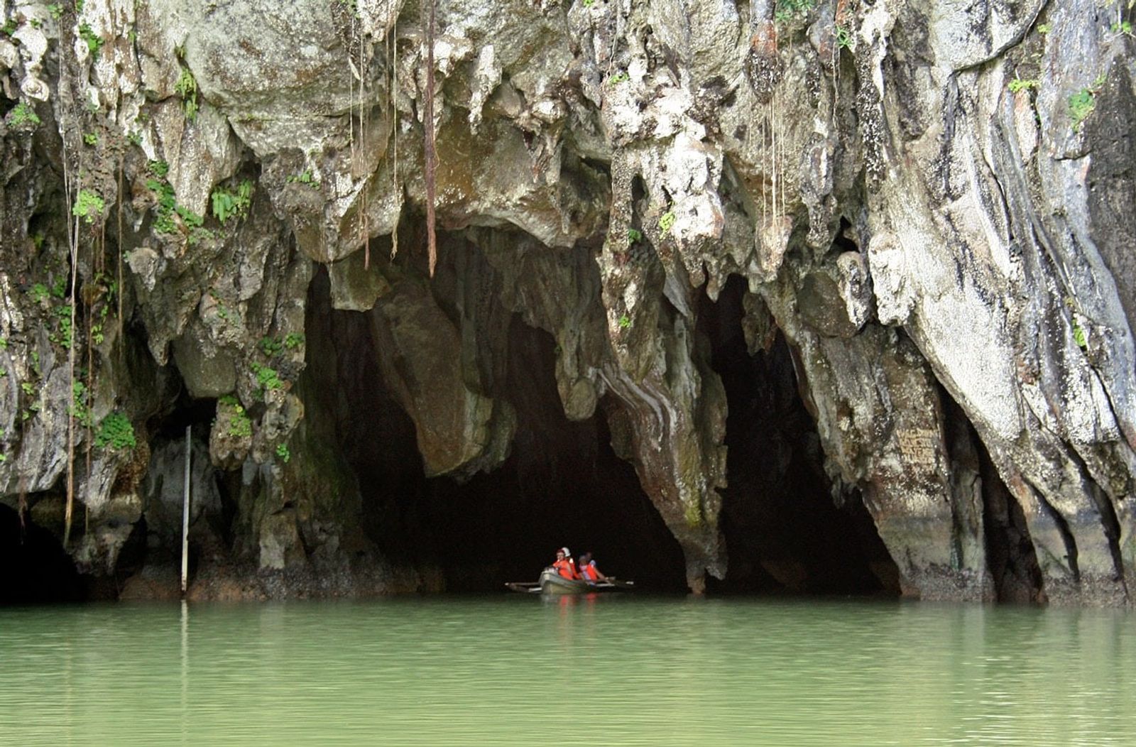 Moqua Caves & Well
