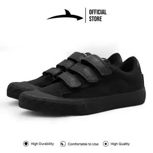 FINS Basic Strap Full Black - Sepatu sekolah hitam Sneakers Pria Wanita Unisex Casual  Original