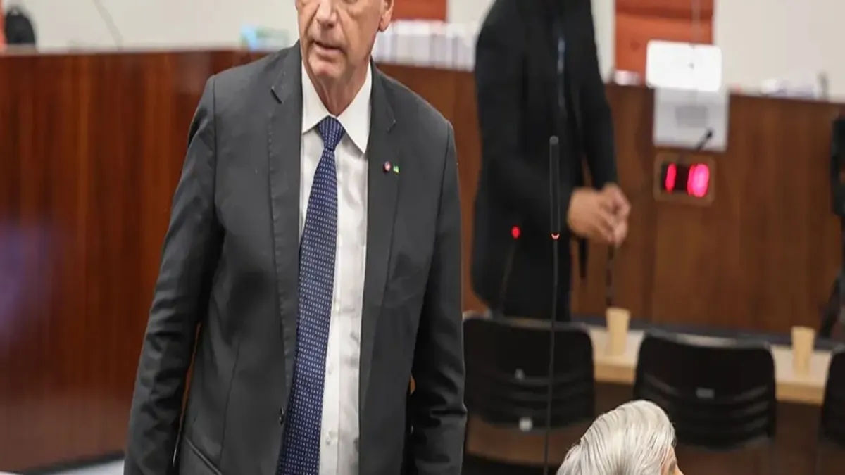 Decisão judicial contra Bolsonaro é divulgada; defesa pode recorrer