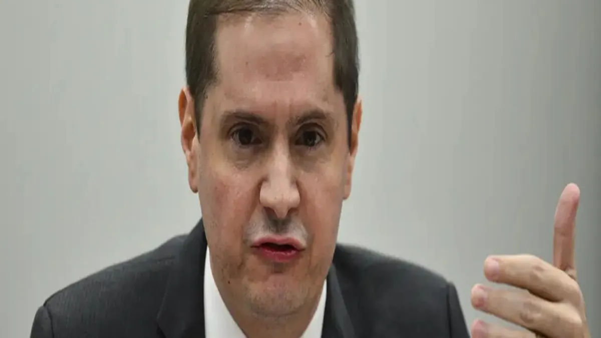 Ex-AGU revela ao STF pergunta de Bolsonaro sobre urnas eletrônicas