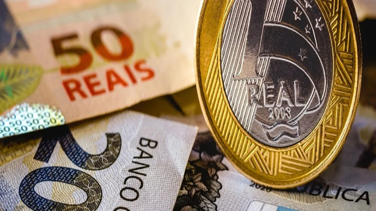 Financeira deve reembolsar cliente, mas não pode descontar de dívidas