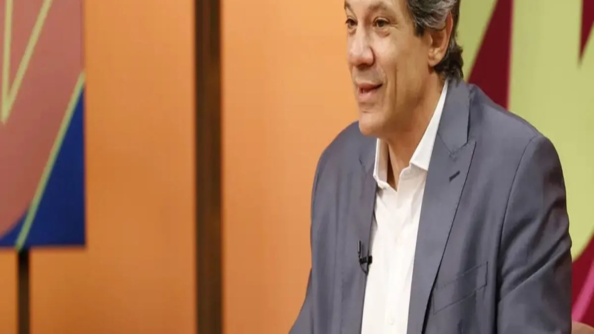 Governo elabora MP para ajustar IOF e elevar receitas fiscais