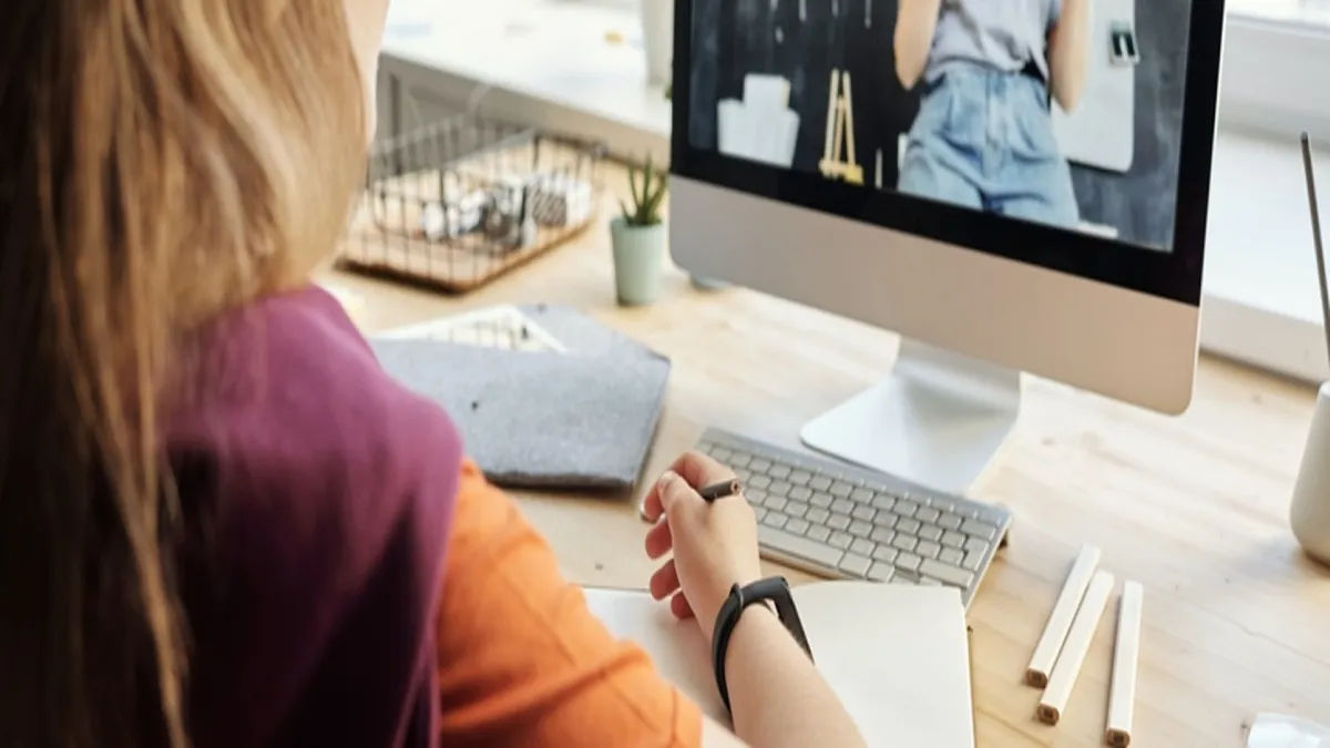 MEC impede expansão de cursos a distância, gerando polêmica e questionamentos