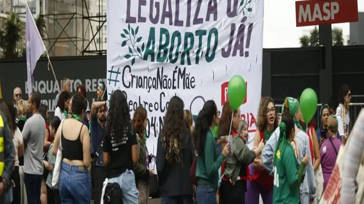 Obstáculos dificultam o aborto legal no Brasil, afirma instituto da OMS