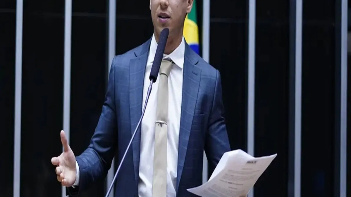 STJ confirma pena de Nikolas por atitudes transfóbicas contra Duda