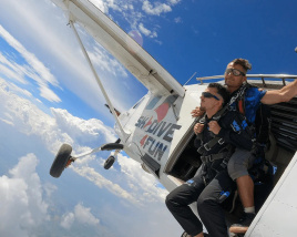 Salto de Paraquedas (Foto + Vídeo) [Finais de Semana e Feriados]