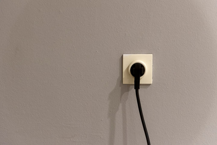 Electrician testing a dedicated appliance circuit and outlet in a Waldport kitchen