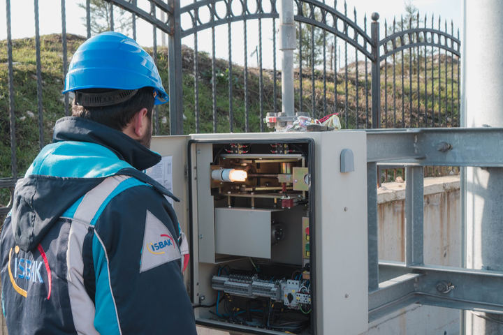 Electrician diagnosing a tripped breaker panel during an urgent callout in Waldport, Oregon