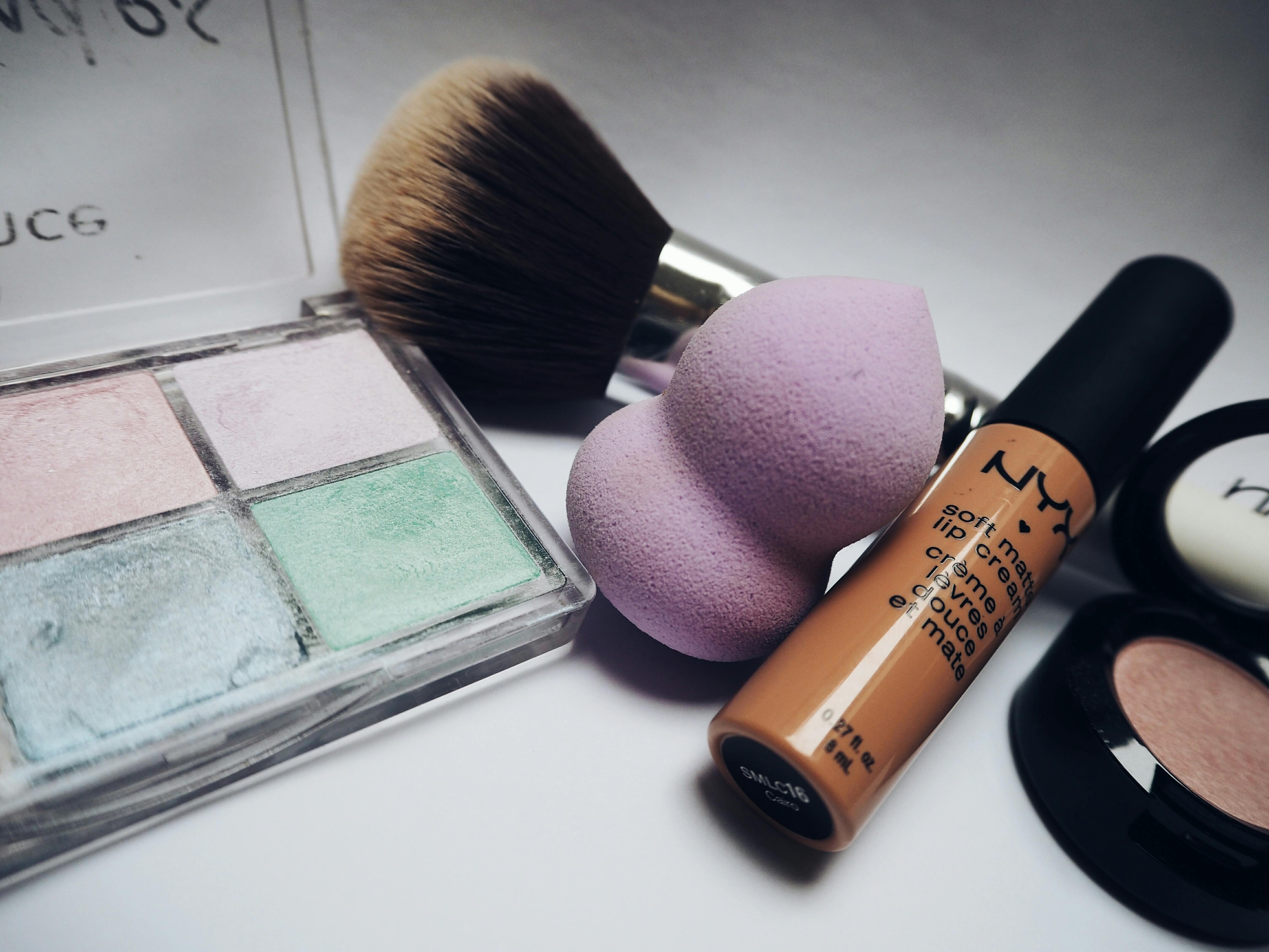 How to Apply Powder Like a Pro — makeup routine and self-care tips