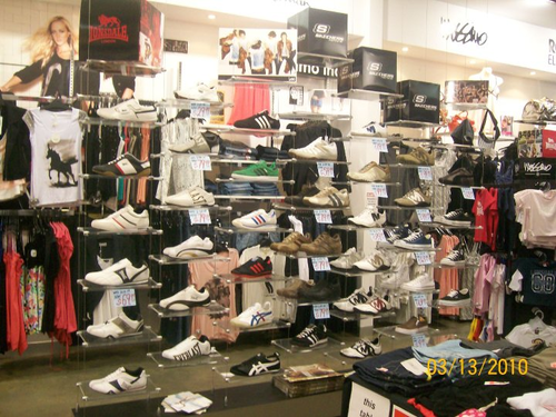 Clothing Store Unisex with Local And International Brands