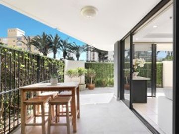 MANAGEMENT RIGHTS GOLD COAST INCLUDES LARGE GARDEN APARTMENT INVESTMENT LIFESTYLE MAIN BEACH QLD
