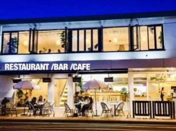 STUNNING BAYSIDE LICENSED RESTAURANT/BAR FOR SALE IN PRIME LOCATION!