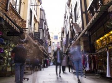 London Court Icon – 30+ Years Trading Retail