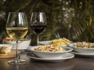 LICENCED CAFÉ/RESTAURANT OPPORTUNITY 10 MINS FROM CITY EXPRESSIONS OF INTEREST CIRCA $125,000+GST