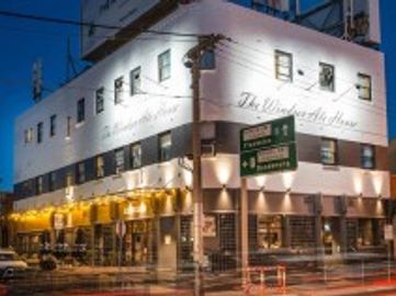 A LANDMARK INNER-MELBOURNE HOSPITALITY PUB & BACKPACKERS BUSINESS