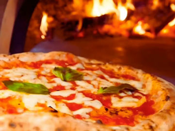 Sundance Taverna: Grab Your Slice of Coastal Paradise with this Thriving Cafe & Bar in Lively Urunga!