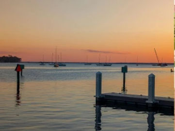 Exceptional Waterfront Cafe and Restaurant – Northern Gold Coast