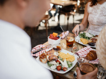 FULLY LICENSED BAR & RESTAURANT | WALKING DISTANCE TO LUNA PARK | NEXT TO MAJOR THEATRE