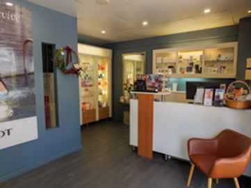 Award Winning Aesthetic Medi Spa Clinic/Beauty Salon | ID: 1370