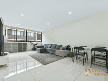 Beautiful Large & Modern unit, amazing location.
