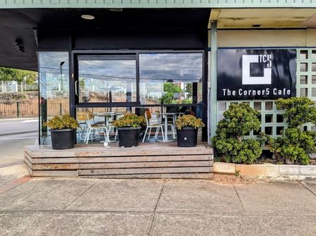 Quick Coffee Shop for Sale – Prime Corner Location – Cheap Rent – Long Lease
