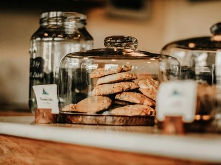 Wholesaler/Distributor & National Online Supplier Of Desserts/Confectionery/Snacks/Healthy Treats #431