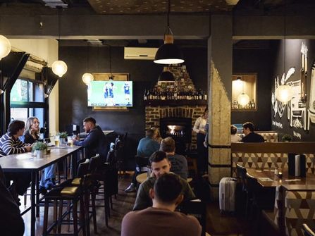 A LANDMARK INNER-MELBOURNE HOSPITALITY PUB & BACKPACKERS BUSINESS