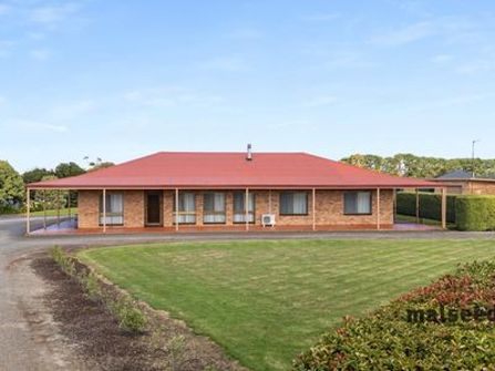 High-Potential Pet Boarding & Grooming Business For Sale – Lifestyle Property with Rural Charm - Prime Mount Gambier, SA – Fully Licensed – High-Exposure–Strong Growth Potential – Asking Price: $1.2M - $1.25M