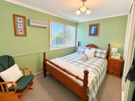 Sea Change East Coast Tasmania 7 Holiday Ensuite Rooms 3 BR Owners Home + Restaurant Freehold