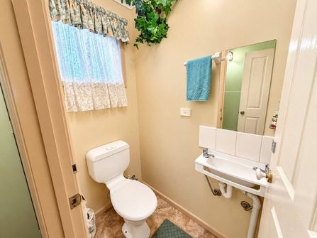 Sea Change East Coast Tasmania 7 Holiday Ensuite Rooms 3 BR Owners Home + Restaurant Freehold