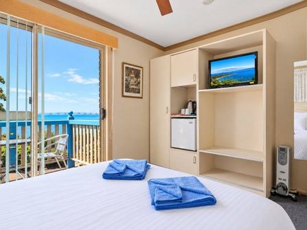 Sea Change East Coast Tasmania 7 Holiday Ensuite Rooms 3 BR Owners Home + Restaurant Freehold