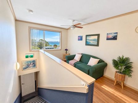 Sea Change East Coast Tasmania 7 Holiday Ensuite Rooms 3 BR Owners Home + Restaurant Freehold