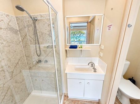 Sea Change East Coast Tasmania 7 Holiday Ensuite Rooms 3 BR Owners Home + Restaurant Freehold