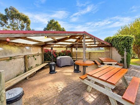 Rare East Coast Tasmania Profitable Accommodation Villas Cottages Separate DA Lots Sea Change Opp