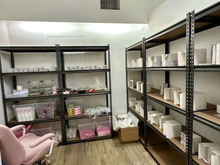 URGENT Lash Beauty Salon For Sale / Lease Take Over