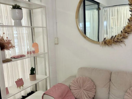 URGENT Lash Beauty Salon For Sale / Lease Take Over