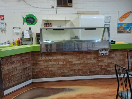 Thriving 6 Day Trading Lunch Bar For Sale