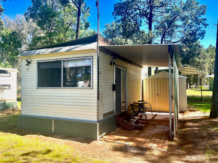 WELL PRESENTED CARAVAN PARK - RIVERINA DISTRICT - NEW SOUTH WALES