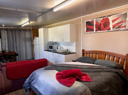 WELL PRESENTED CARAVAN PARK - RIVERINA DISTRICT - NEW SOUTH WALES
