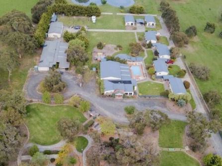 Phillip Island – Resort & Cafe with Growth Potential