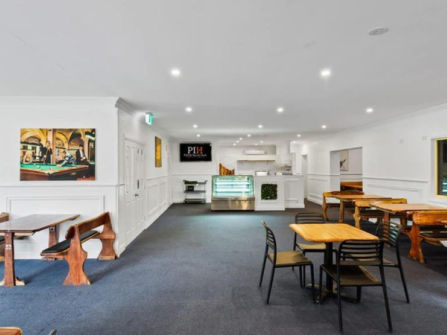 Phillip Island – Resort & Cafe with Growth Potential