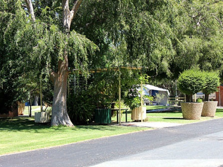 Numurkah Caravan Park –Freehold residence plus leasehold business
