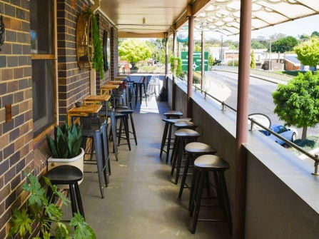 CAFE & ACCOMMODATION - NORTHERN TABLELANDS