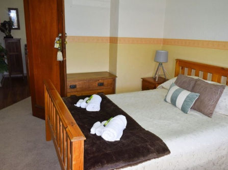 CAFE & ACCOMMODATION - NORTHERN TABLELANDS