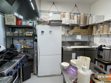Established Korean Takeaway "FRYPAN PICK FLIP GO"