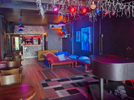 Piano on High - A piano bar with a late night licence