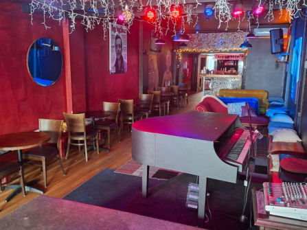 Piano on High - A piano bar with a late night licence
